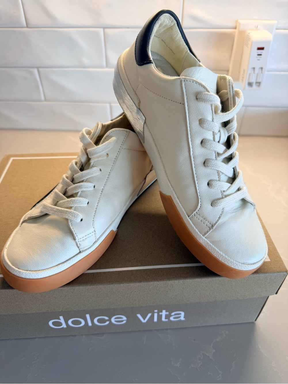 Dolce Vita Zina Sneakers White Black Leather Gum Sole Women’s Size 7